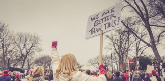 Spadające notowania partyjne