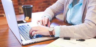 Plamki na paznokciach