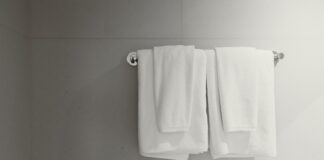 Dlaczego w hotelu najczęściej są białe ręczniki