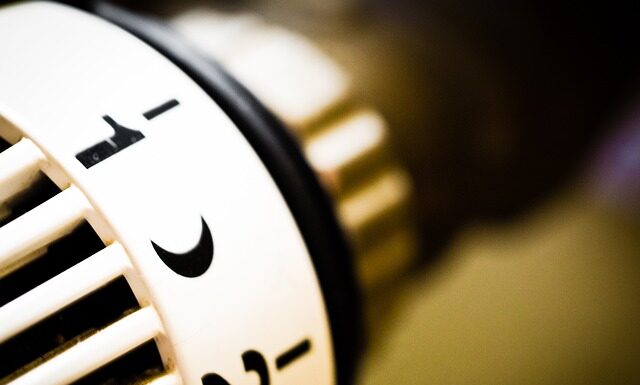 Jak ustawić termostat ogrzewania? Jak ustawić termostat ogrzewania?